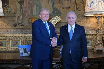 Trump riceve Netanyahu a Mar a Lago Se non vinco si rischia la Terza Guerra Mondiale