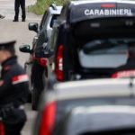 Ubriaco senza patente si schianta in auto contro il muro morta figlia di 3 anni