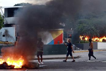 Venezuela proteste contro vittoria Maduro 2 morti decine di arresti