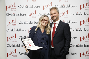 Vino a VinoVip Cortina Civilta del bere consegna a Marina Cvetic il Premio Khail 2024