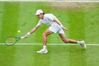 Wimbledon De Minaur vittoria e infortunio match point fatale Video