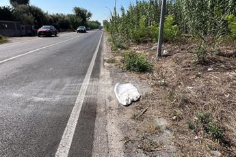 Bimba morta a Giugliano viaggiavano in 4 su una Smart denunciata anche la madre