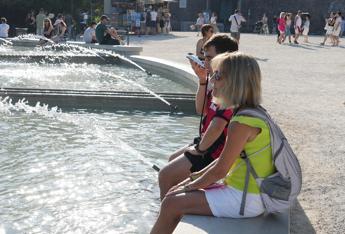 Caldo afoso oggi tregua bollino rosso in 2 citta Roma respira