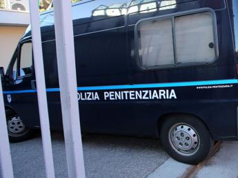 Disordini nel carcere di Torino feriti 6 agenti della polizia penitenziaria