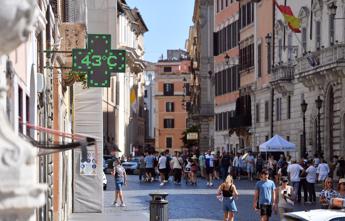 Ferragosto da bollino rosso oggi caldo record in 21 citta domani saranno 16