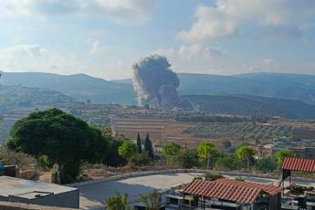 Israele attacca Libano Hezbollah lancia razzi. Negoziati su Gaza prossime mosse