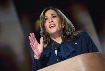 Kamala Harris ai suoi Siamo gli underdog ma vinceremo