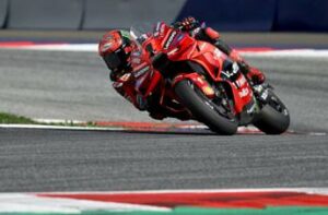 MotoGp Emilia Romagna Bagnaia cade a 7 giri dal termine