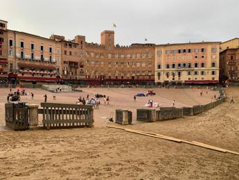 Palio Siena carriera 16 agosto annullata per maltempo