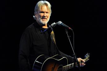 Addio a Kris Kristofferson leggenda della musica country e attore aveva 88 anni