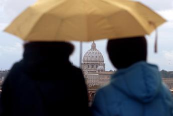 Allerta meteo a Roma forti piogge raffiche di vento e grandine