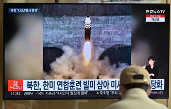 Corea del Nord testa nuovo missile testata gigante da 45 tonnellate