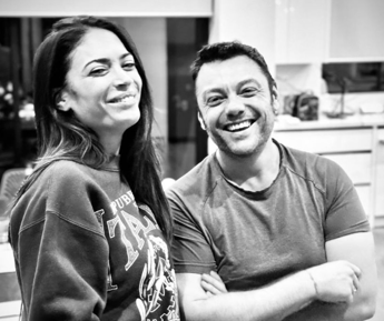 Elodie e Tiziano Ferro bacio e cena a Los Angeles arriva un duetto