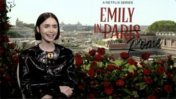 Emily in Paris sbarca a Roma. Lily Collins Girare qui mi ha fatto sentire a casa