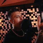 Fedez un rap contro Tony Effe Infame scrivevi a mia moglie mentre mi abbracciavi