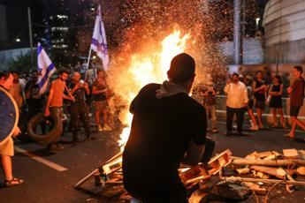 Israele proteste e tensioni per ostaggi oggi sciopero generale