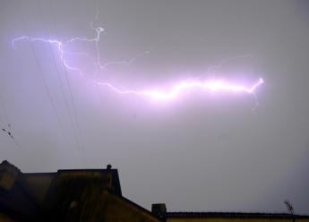 Maltempo allerta arancione in Lombardia venti forti e piogge al Centro Nord