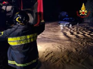 Maltempo in Toscana forti piogge e allagamenti bomba dacqua nel Livornese