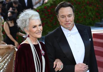 Musk e il gossip bufala su Meloni interviene la mamma di Elon Era con me