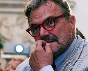 Oliviero Toscani Piu appeal al mestiere di medico Pagateli di piu