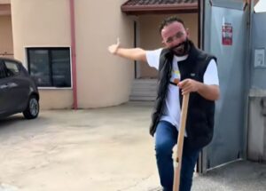 Pasquale Manna torna dopo sequestro autosalone gli utenti Ora vende auto in un condominio