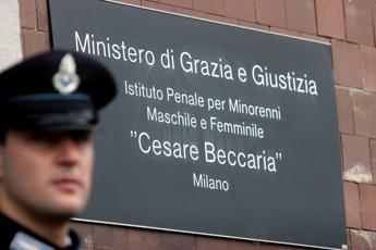 Rivolta nel carcere minorile Beccaria diversi contusi tra detenuti e agenti