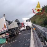 Roma tir perde controllo sulla A1 chiusa autostrada