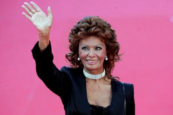 Sophia Loren reunion familiare a Roma per i suoi 90 anni