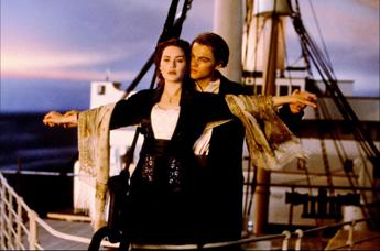 Titanic addio alla ringhiera di Jack e Rose le immagini del deterioramento della nave Video