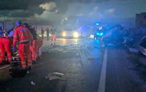 Tragico incidente sulla superstrada del Gargano 3 giovani e un insegnante le vittime