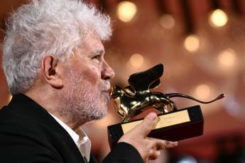 Venezia 81 Almodovar Adesso non potro piu vivere senza Leone dOro