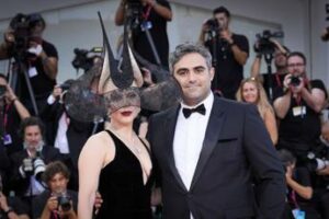 Venezia 81 Lady Gaga e il gesto verso il futuro marito che commuove i fan Video