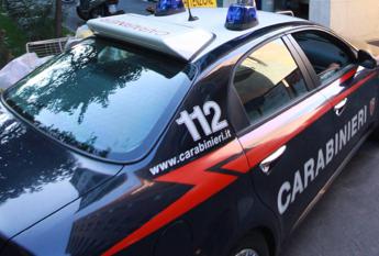 Accoltello il padre trovata e arrestata a Roma donna fuggita da reparto psichiatrico