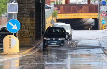 Allerta meteo rossa oggi in Lombardia pioggia al Nord e Italia divisa