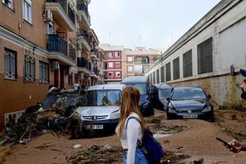 Alluvione Spagna proseguono le ricerche dei dispersi a Valencia almeno 95 i morti