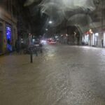 Alluvione a Bologna consegne dei rider sotto il diluvio esposto alla Procura