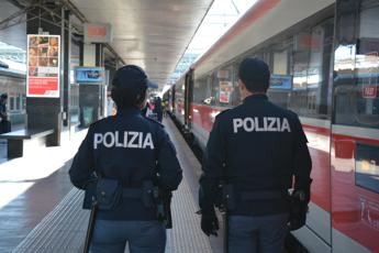 Capotreno accoltellato a Genova il 21enne arrestato Mi ha colpito con manganello