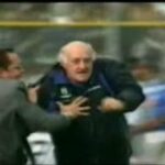 Carlo Mazzone sotto la curva dellAtalanta 23 anni fa un calcio che non ce piu