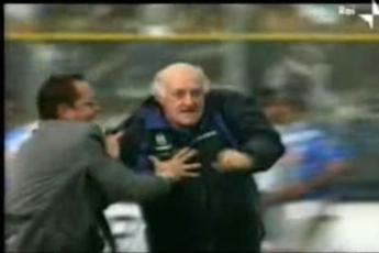 Carlo Mazzone sotto la curva dellAtalanta 23 anni fa un calcio che non ce piu