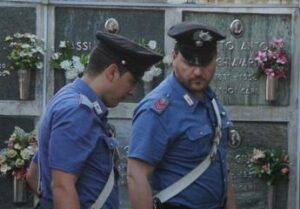 Chieti pensionata trovata morta al cimitero aveva una busta di plastica in testa