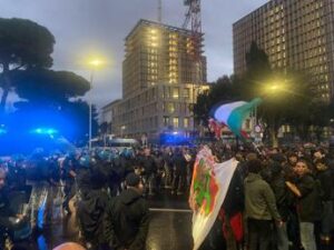 Corteo pro Palestina a Roma operatore tv ferito alla testa da una bottiglia