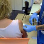 Covid due vaccini meglio di uno Usa consigliano doppia dose per evitare ricoveri