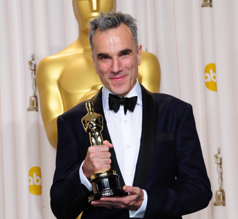 Daniel Day Lewis torna a recitare si era ritirato nel 2017 ma il figlio Ronan gli ha fatto cambiare idea