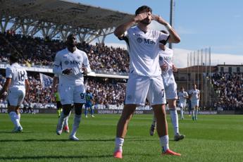 Empoli Napoli 0 1 rigore di Kvaratskhelia e Conte tenta la fuga