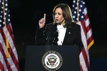 Harris attacca a Trump Instabile e consumato dal rancore. Nuova gaffe di Biden