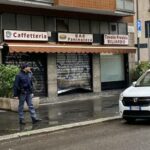 Il complice la serranda le forbiciate del titolare come e morto il rapinatore ucciso a Milano