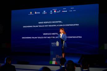 Made in Italy Confindustria presenta esportare dolce vita a villaggio Italia durante tour Vespucci