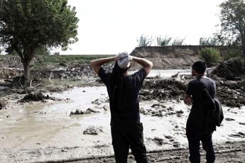 Maltempo Emilia Romagna fiume Lamone rompe argine a Traversara