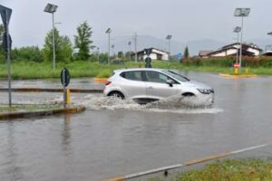 Maltempo e ancora allerta sullItalia riprese ricerche di Davide Fiorin