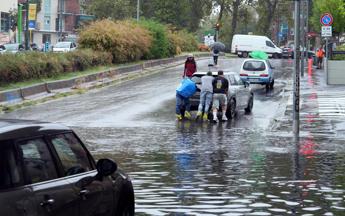 Maltempo oggi in Italia allerta meteo rossa in Emilia Romagna e arancione in 7 regioni